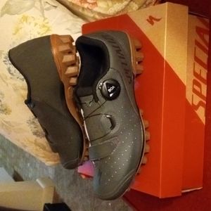 Biking shoes size 7.5 woman dark mosss green